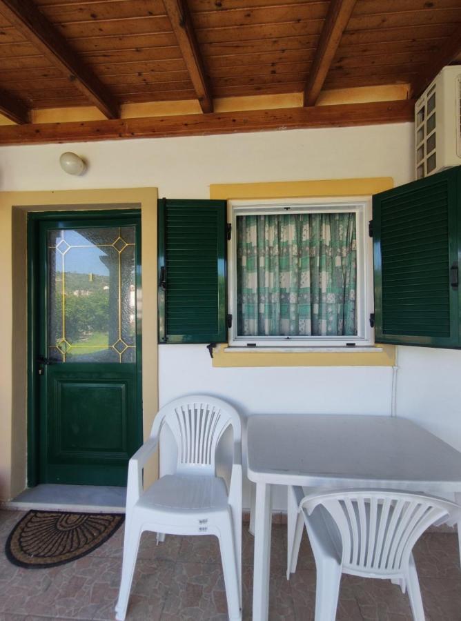 Villa Nea Zoi Moraḯtika Esterno foto